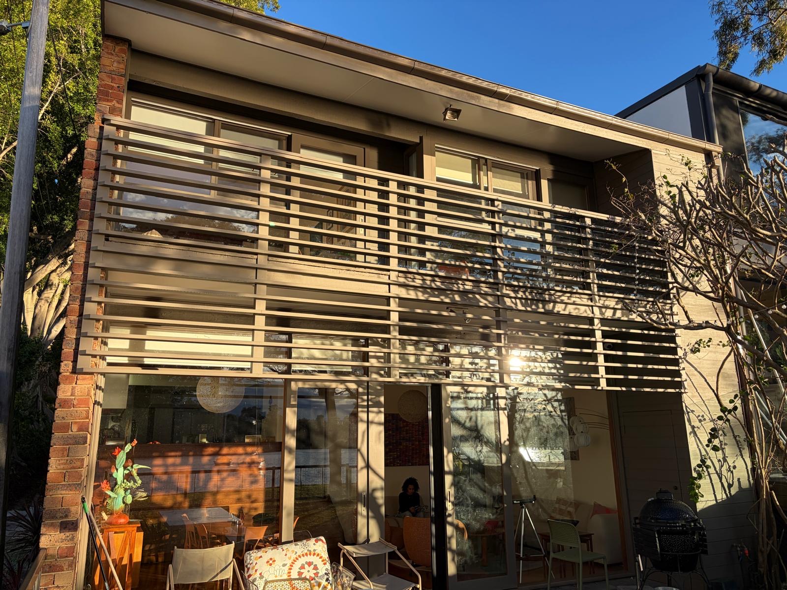 Rear facade with horizontal timber screen